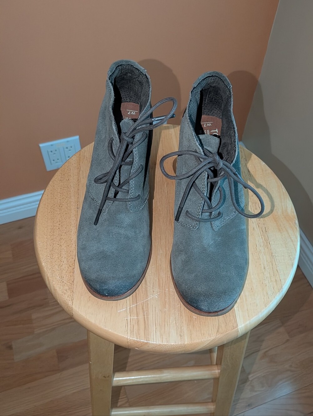 Toms Women’s Gray Suede Lace-Up Ankle Boots Size 7W